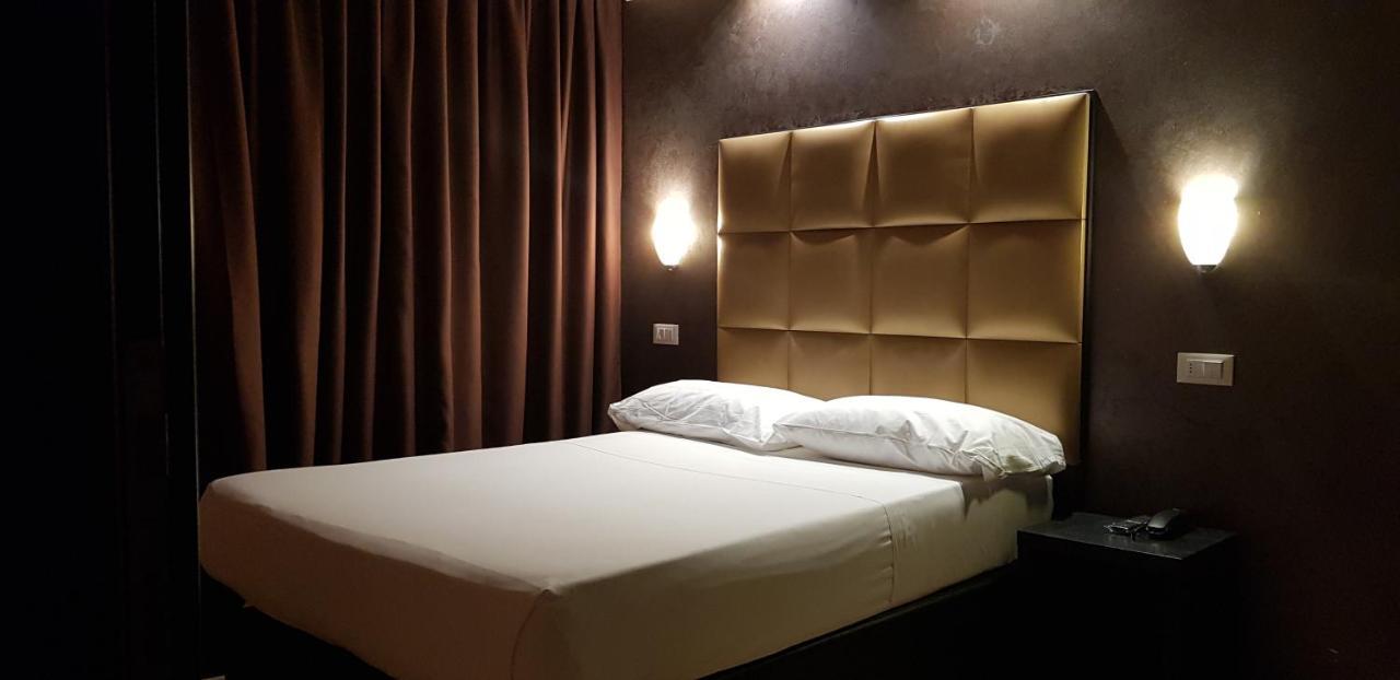 Hotel Leoni & Private 3*