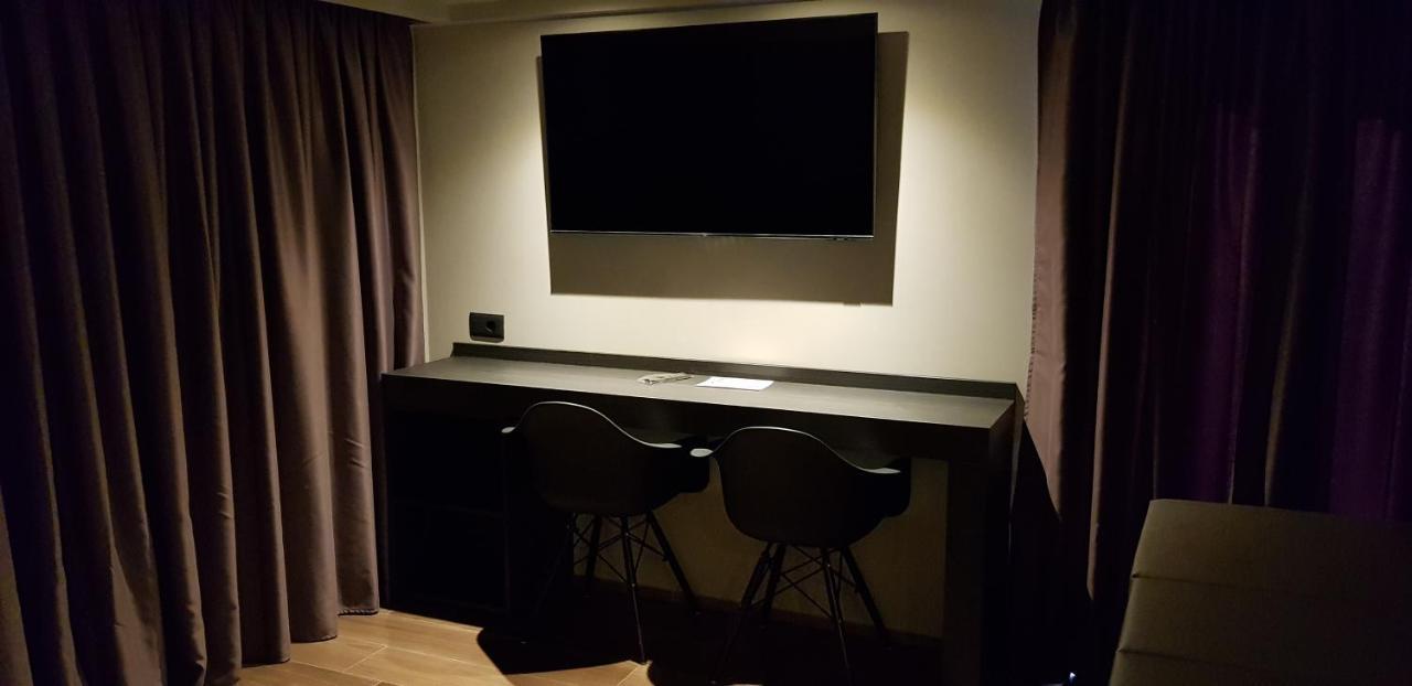 Hotel Leoni & Private 3*
